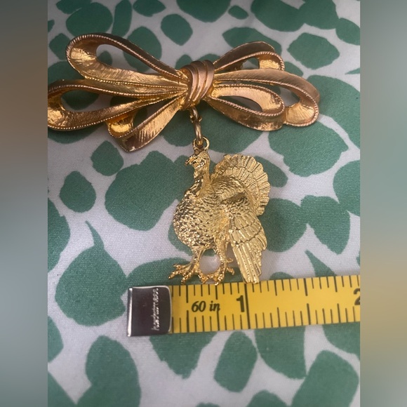 Vintage Phister Ent 1996 Signed Goldtone Bow Pin/Brooch & 6 Holiday Charms. - Picture 11 of 11